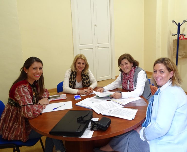 Situacion de las familias numerosas, reunion partido polular cadiz